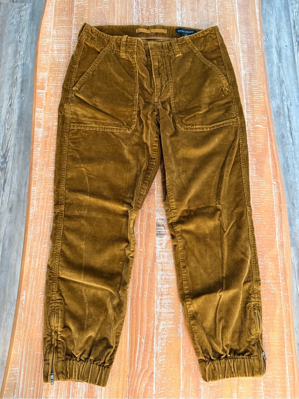 Banana Republic BEAUTIFUL 😻 Corduroy Jogger Pants in Mustard LIKE NEW! Size 8